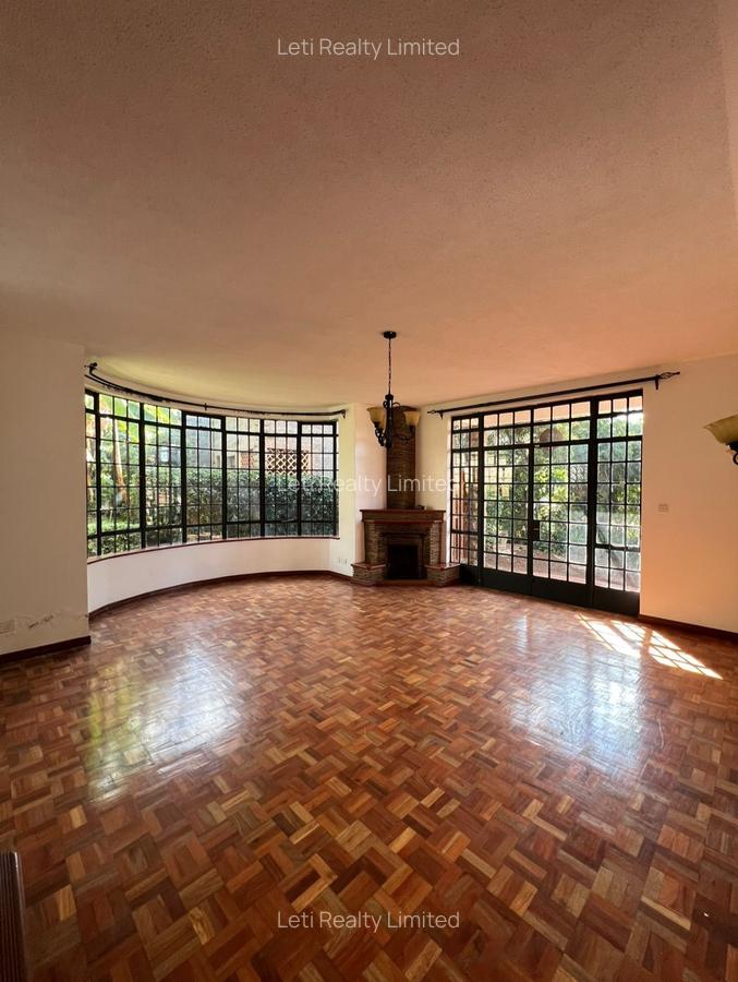 5 Bed Townhouse with En Suite in Lavington - 3