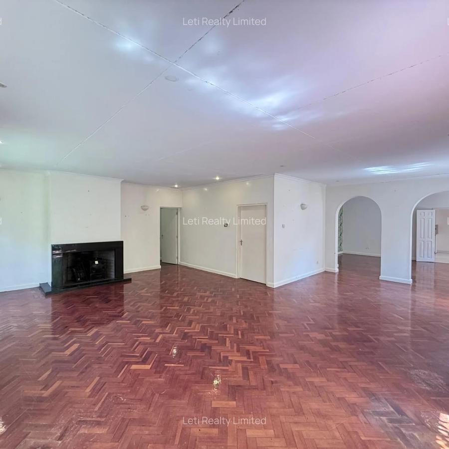 4 Bed House with En Suite in Lavington - 6