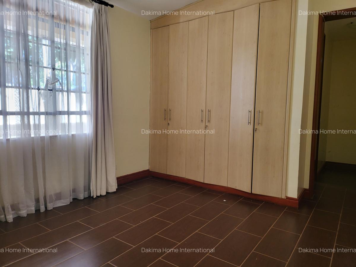 4 Bed House with En Suite in Runda - 11