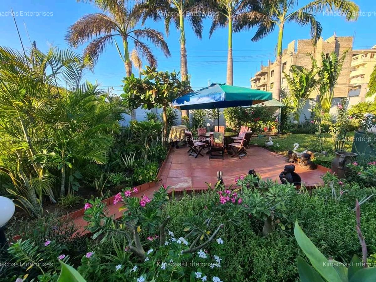 Furnished 1 Bed Apartment with En Suite at 3Rd Avenue Nyali - 7