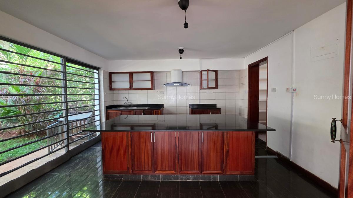 4 Bed Townhouse with En Suite at Convent Drive - 8