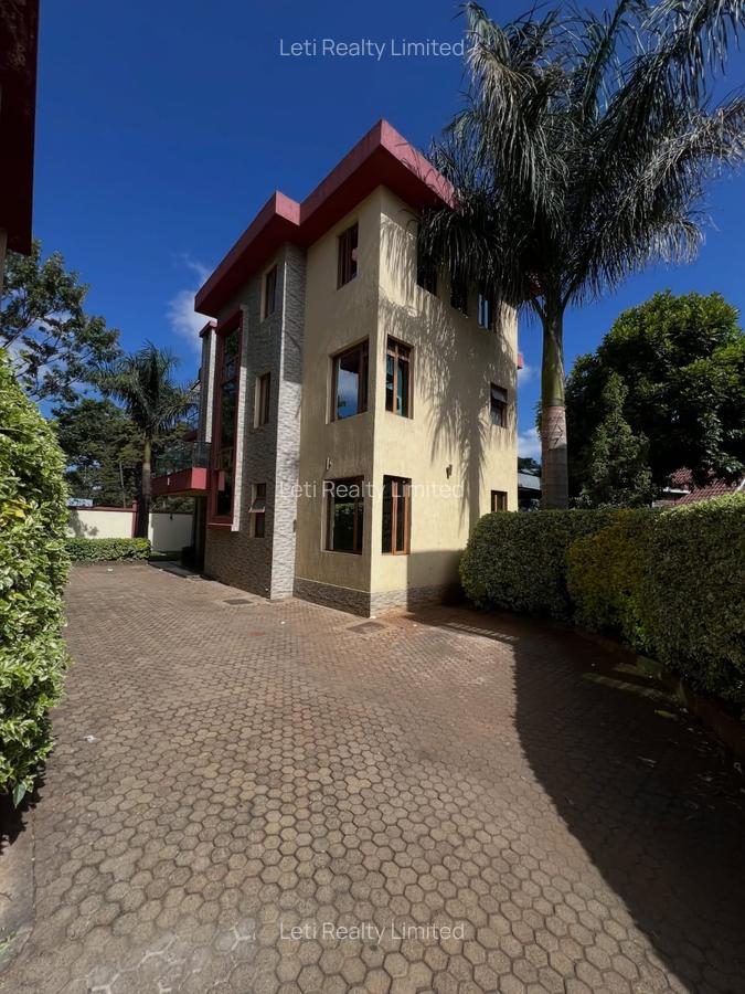 5 Bed Townhouse with En Suite in Lavington - 1