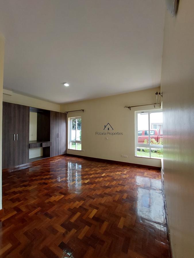 5 Bed House with En Suite in Lavington - 8