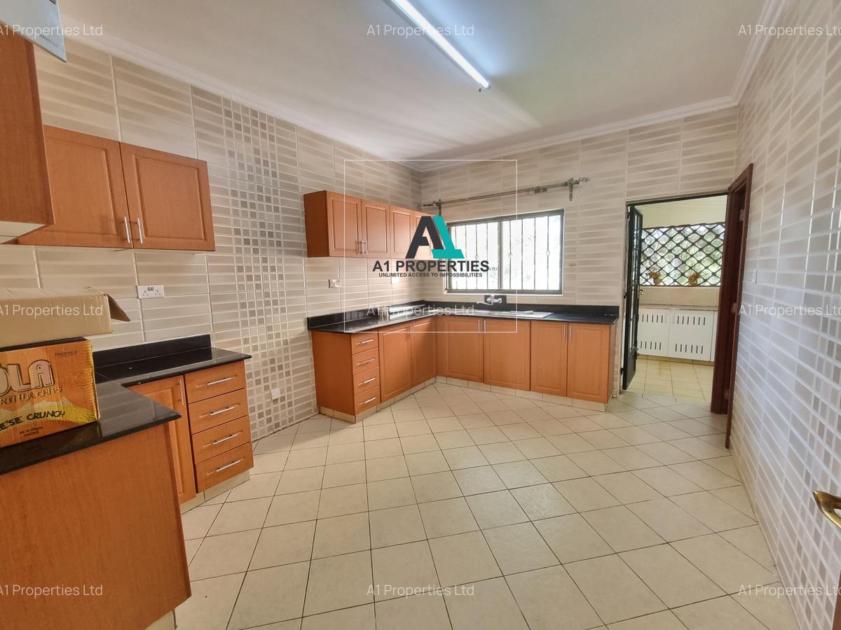 3 Bed Apartment with En Suite in Kileleshwa - 5