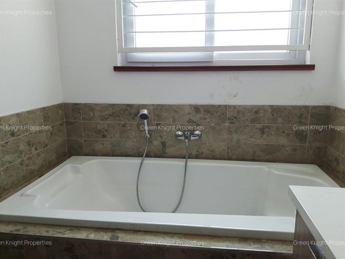 5 Bed House with En Suite in Lavington - 8