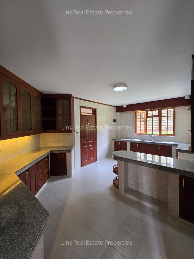 4 Bed Townhouse with En Suite in Lavington - 20