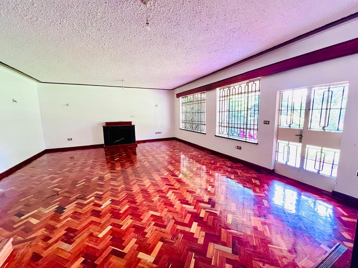 4 Bed House with En Suite at Mimosa - 3