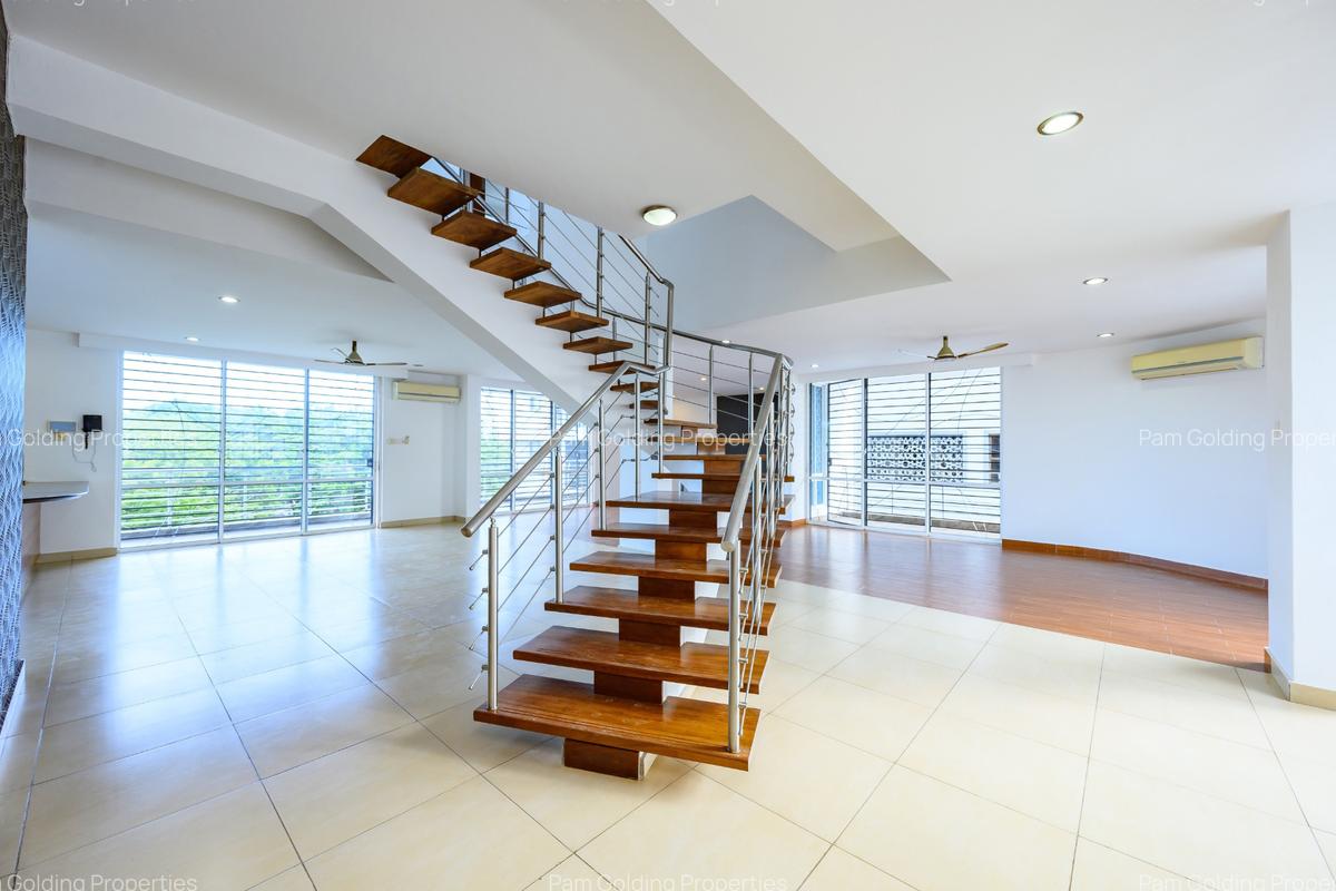 4 Bed Apartment with En Suite at Greenwood Drive - 5