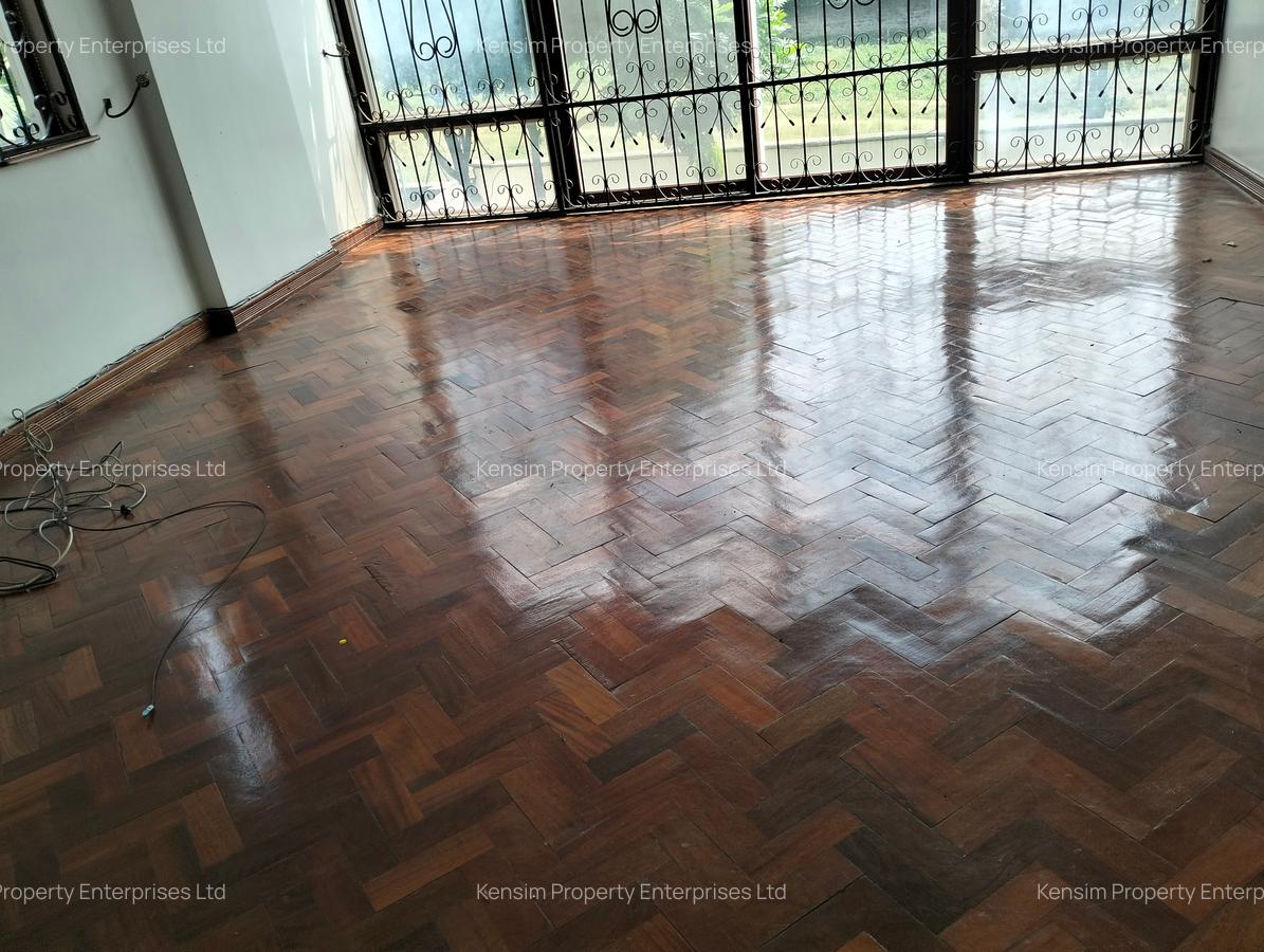 5 Bed Townhouse with En Suite in Lavington - 6