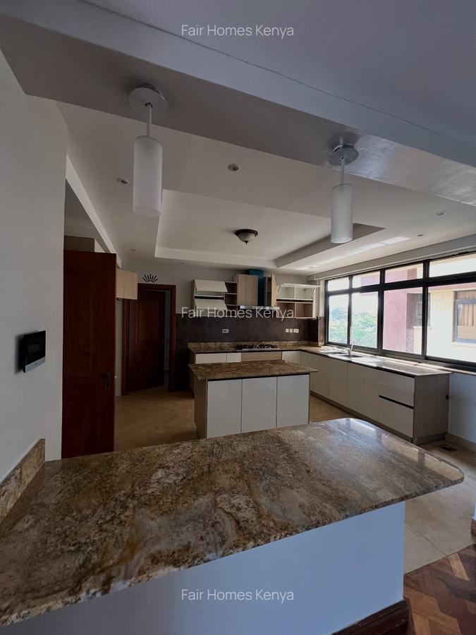 4 Bed Apartment with En Suite at Riverside Drive - 12