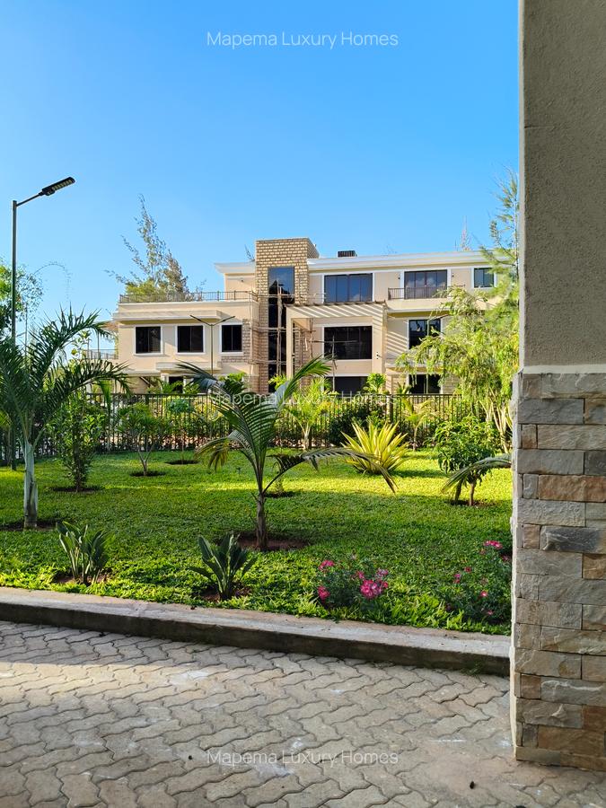 6 Bed House with En Suite at Kephis - 1