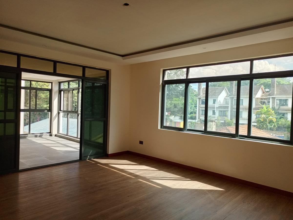 5 Bed Villa with En Suite in Lavington - 12