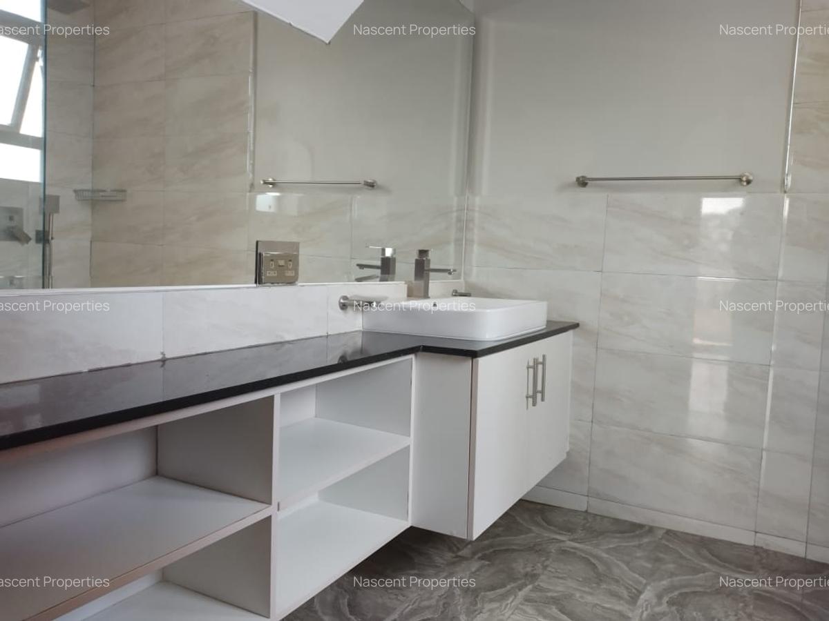 3 Bed Apartment with En Suite in Riverside - 6