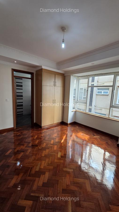 4 Bed Apartment with En Suite at Parklands - 12