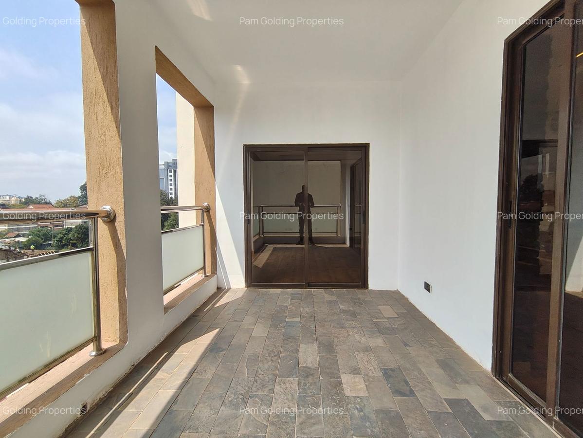 3 Bed Apartment with En Suite in Lavington - 5