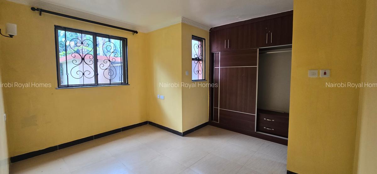 5 Bed Townhouse with En Suite at Lavington Off Convent Drive - 17