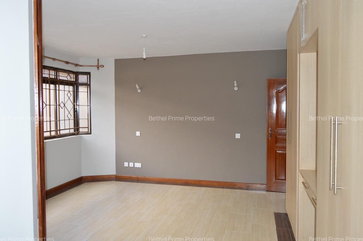 4 Bed Apartment with En Suite in Parklands - 8