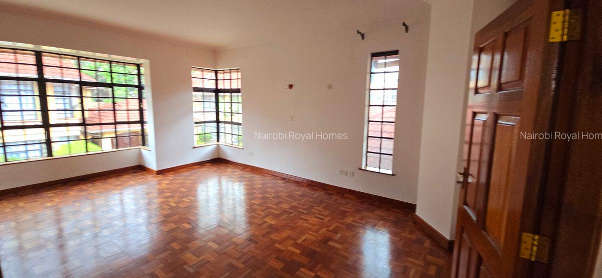 5 Bed Townhouse with En Suite at Lavington Road - 3