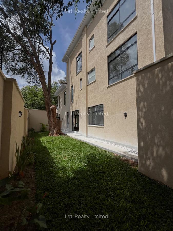 5 Bed Townhouse with En Suite in Lavington - 2