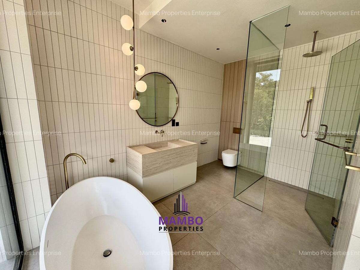 5 Bed House with En Suite at Saunders Close - 7