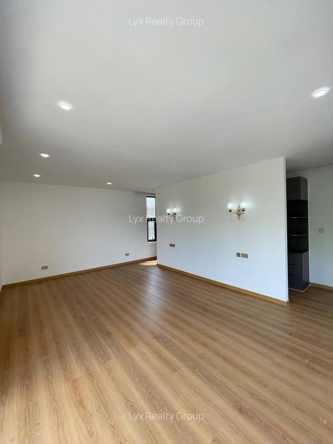 5 Bed Villa with En Suite in Lavington - 13