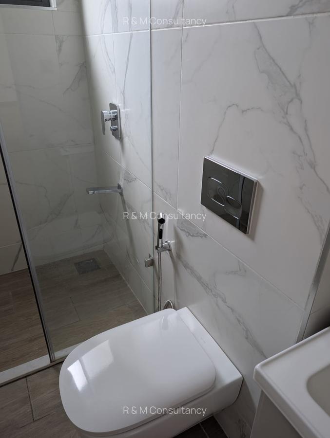 3 Bed Apartment with En Suite at Riverside Square - 6