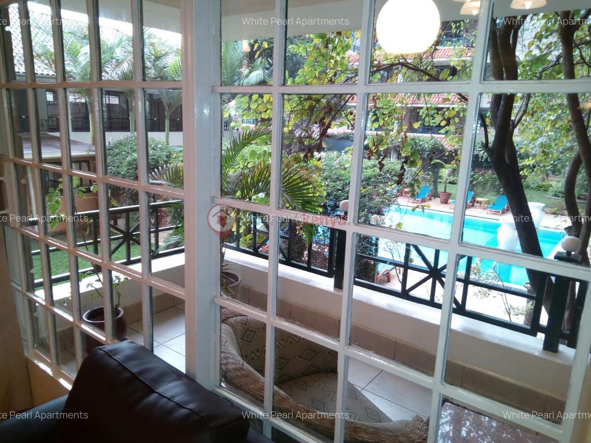 Serviced 1 Bed Apartment with Swimming Pool in Rhapta Road - 4