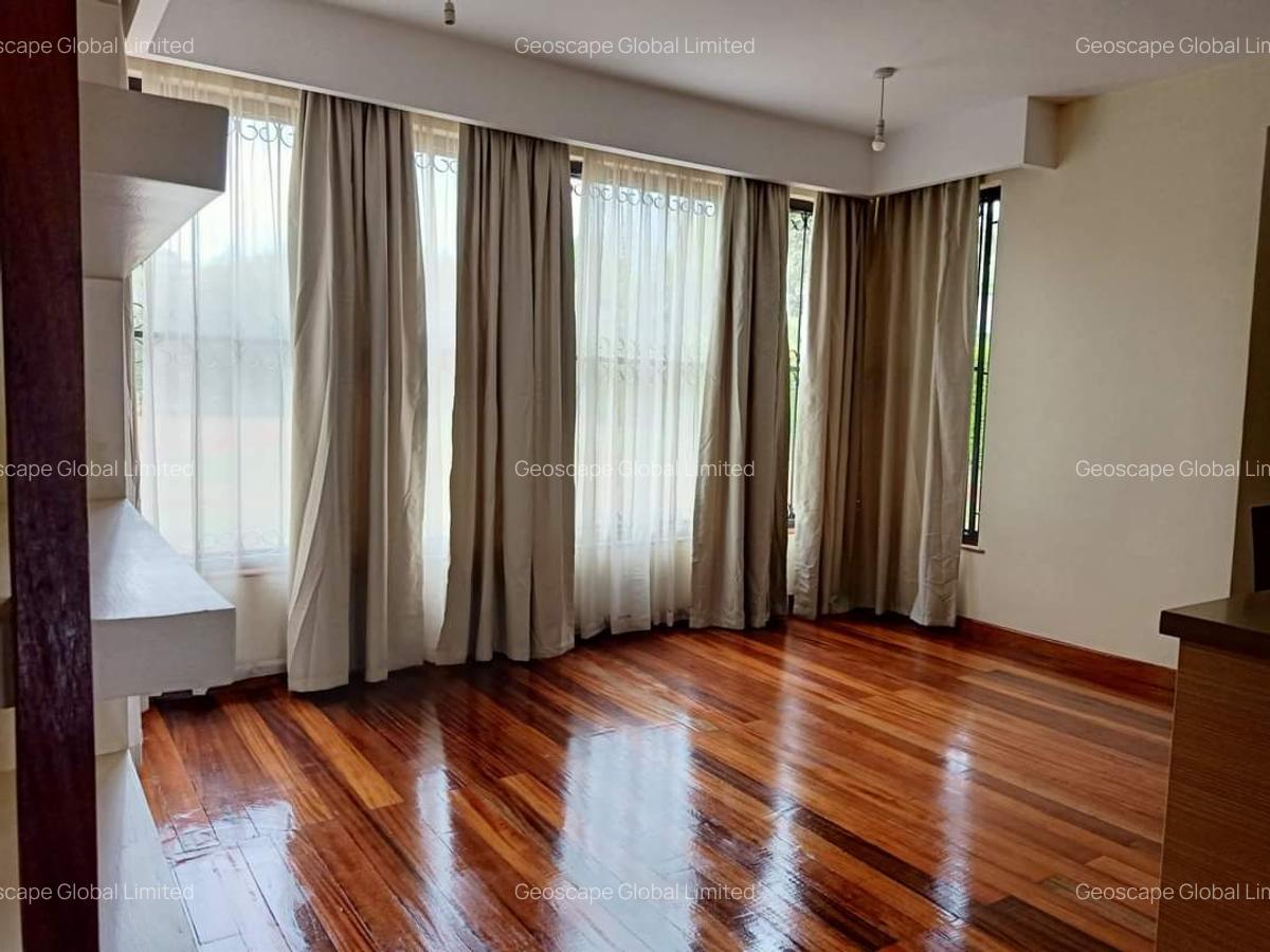 4 Bed Villa with En Suite in Ridgeways - 4