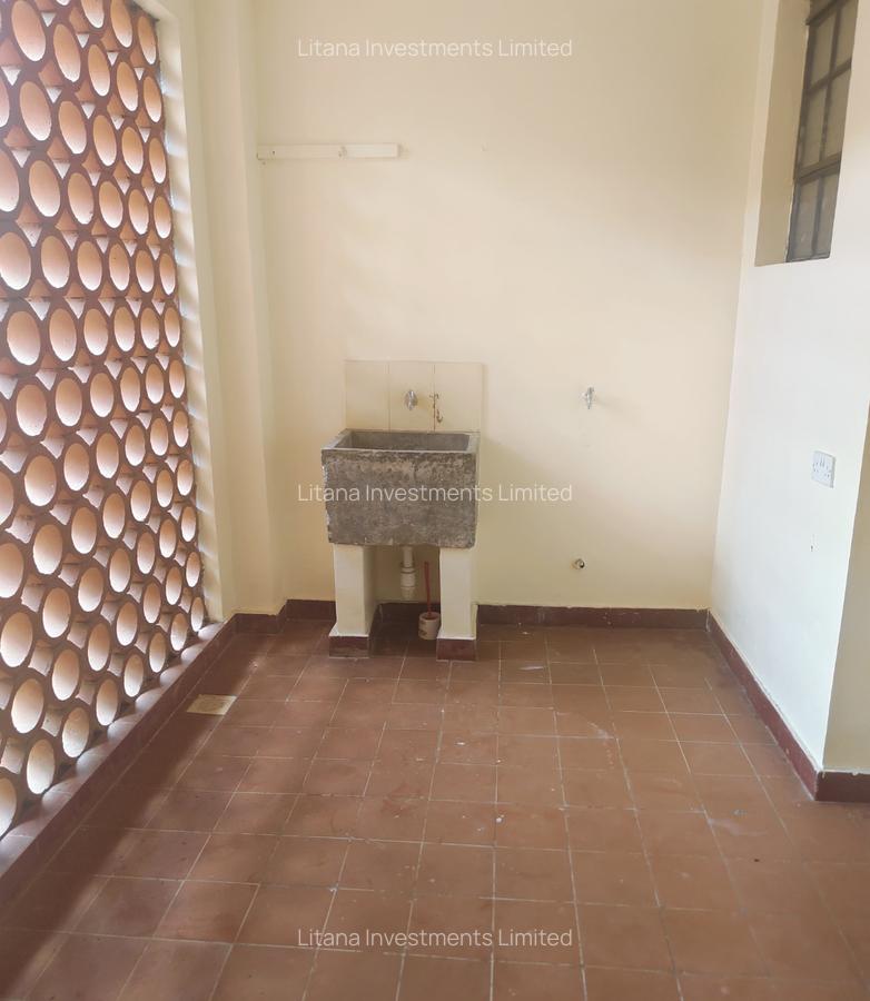 3 Bed Apartment with Swimming Pool at Statehouse Avenue - 5