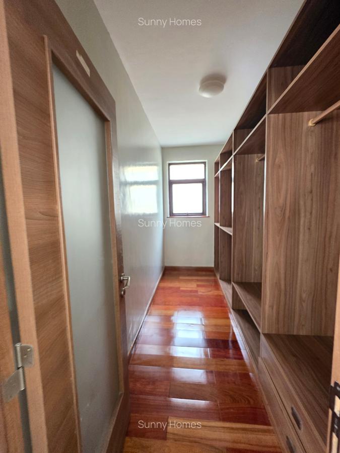 5 Bed Townhouse with En Suite at Lavington Green - 11