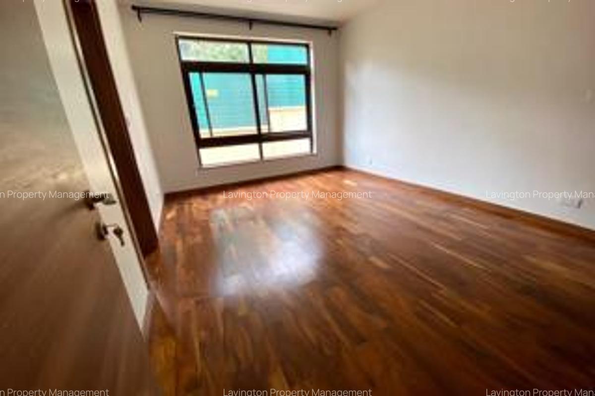 5 Bed Townhouse with En Suite at Lavington Green - 11