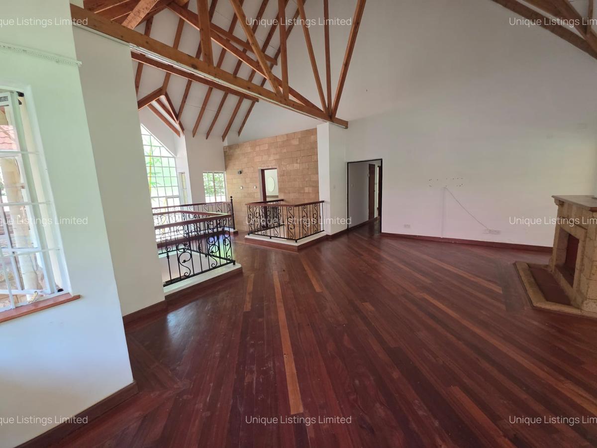 5 Bed Villa with En Suite in Rosslyn - 7