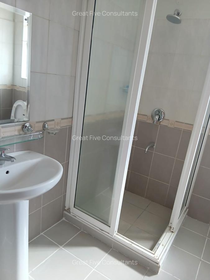 4 Bed Villa with En Suite in Runda - 12