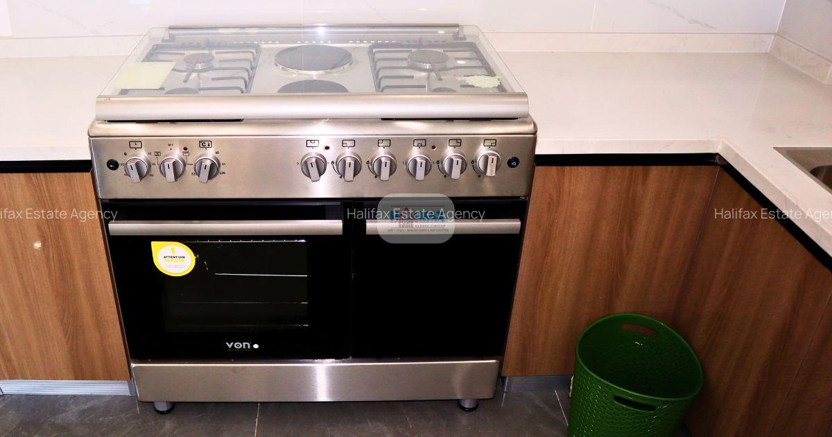 2 Bed Apartment with Gym in Riverside - 5