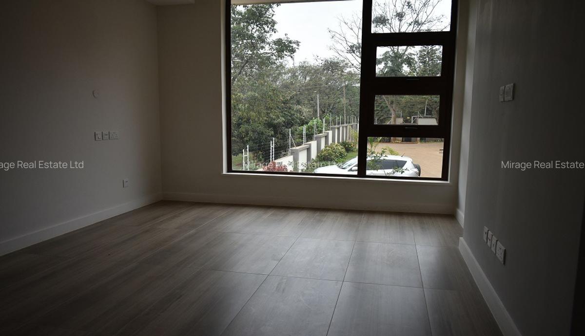 4 Bed Villa with En Suite in Lavington - 12