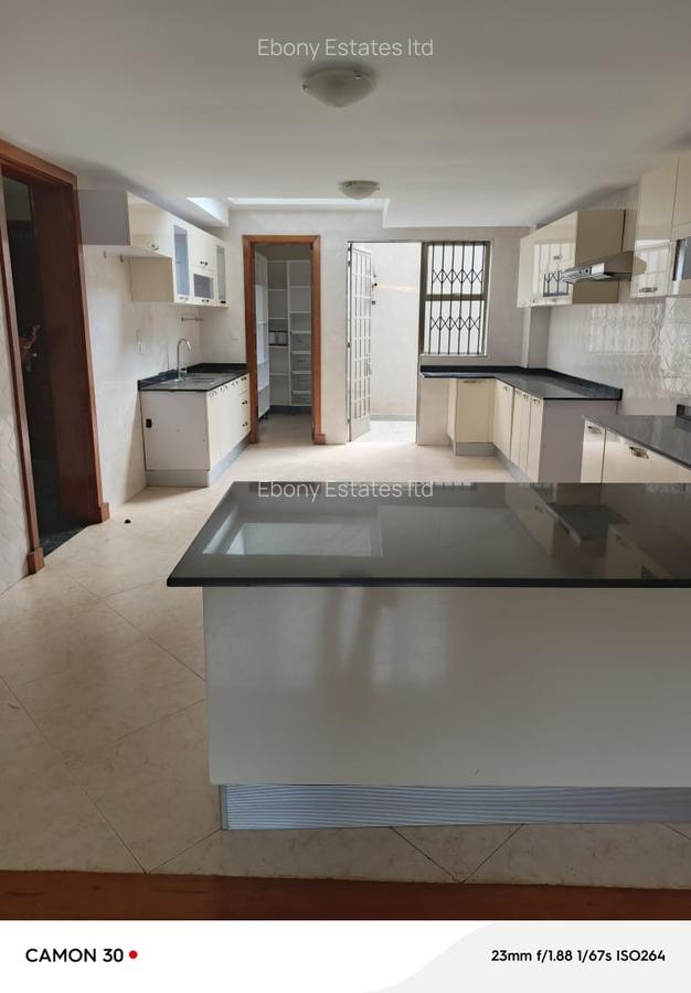 5 Bed Townhouse with En Suite in Lavington - 7