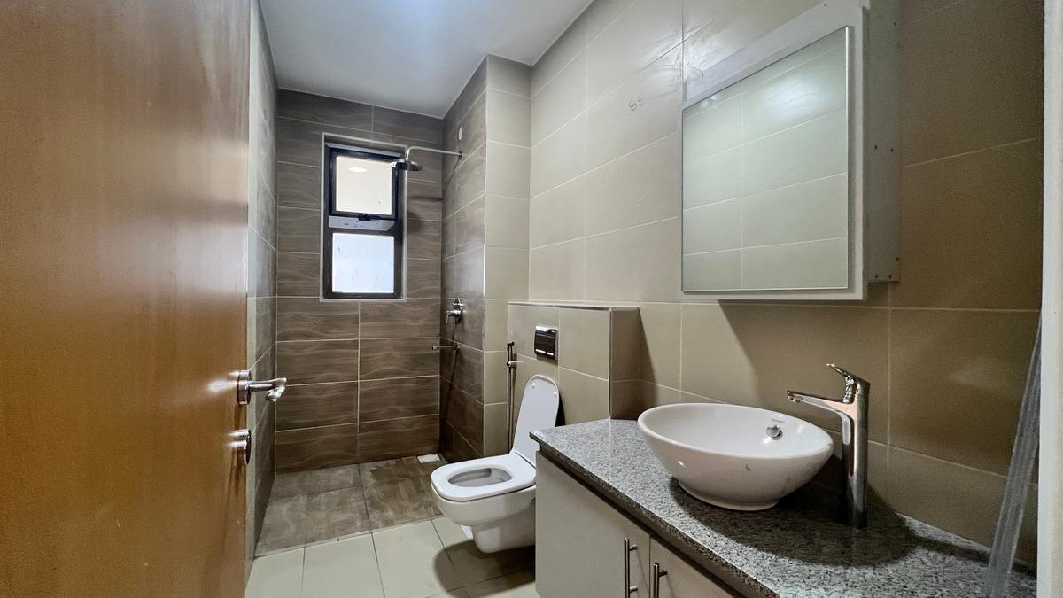 2 Bed Apartment with En Suite at Lavington - 4