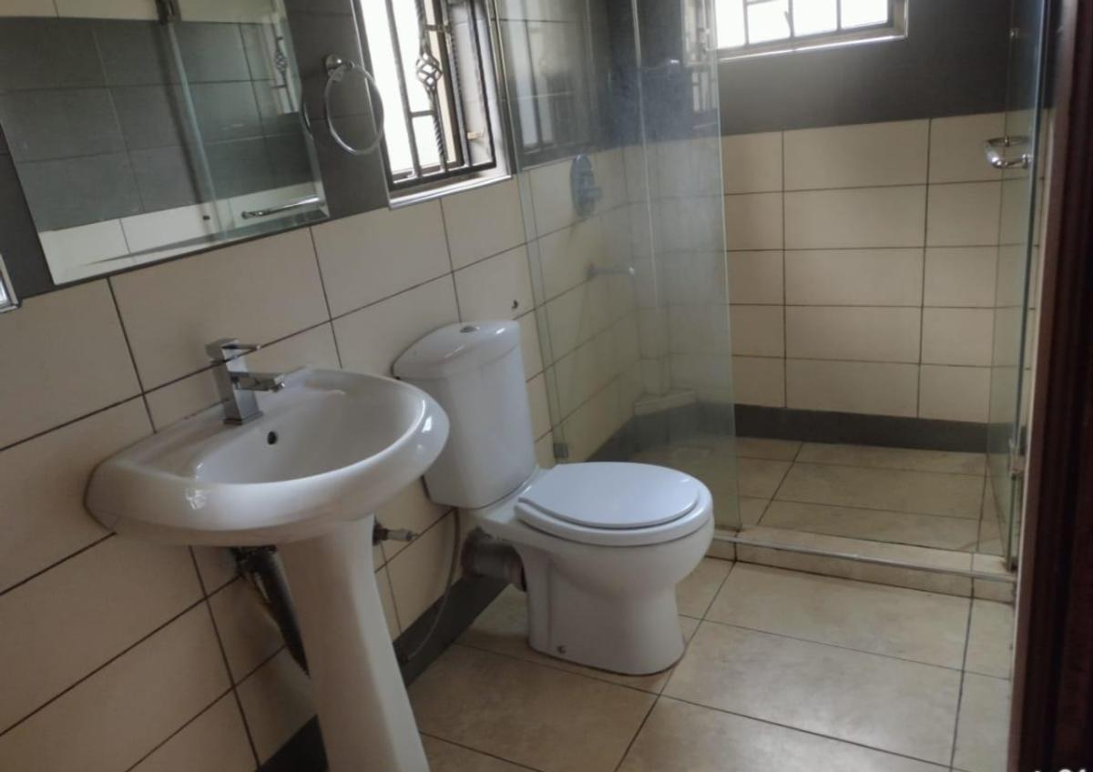 4 Bed Townhouse with En Suite in General Mathenge - 11