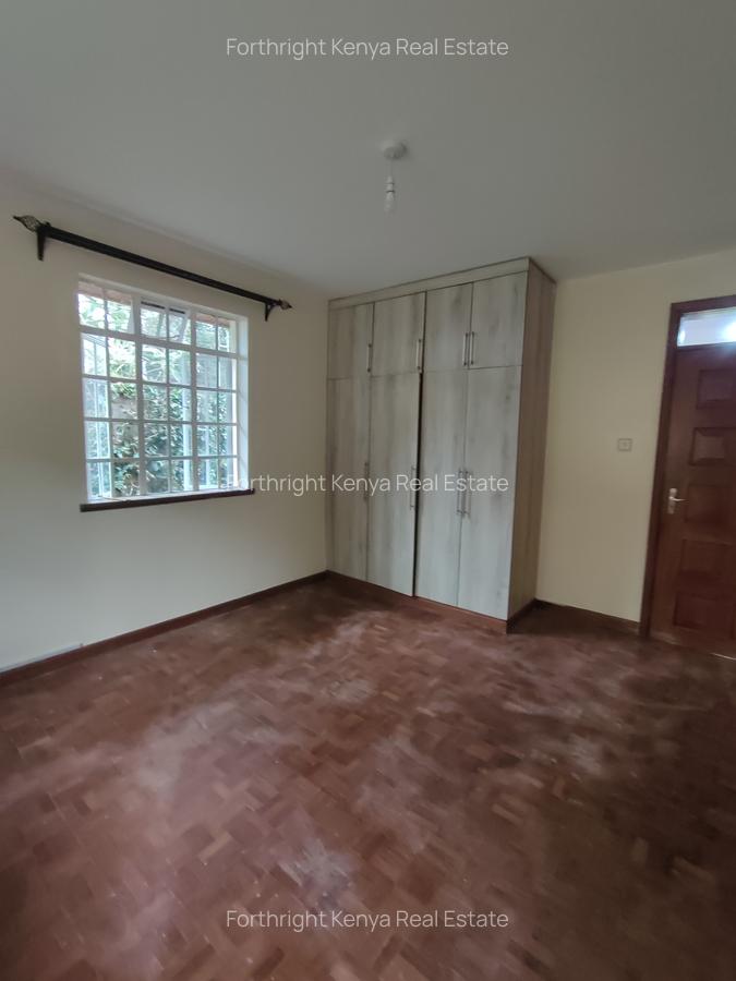 5 Bed House with En Suite at Hardy - 13