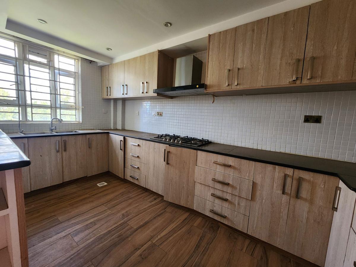 3 Bed Apartment with En Suite in Thika Road - 10