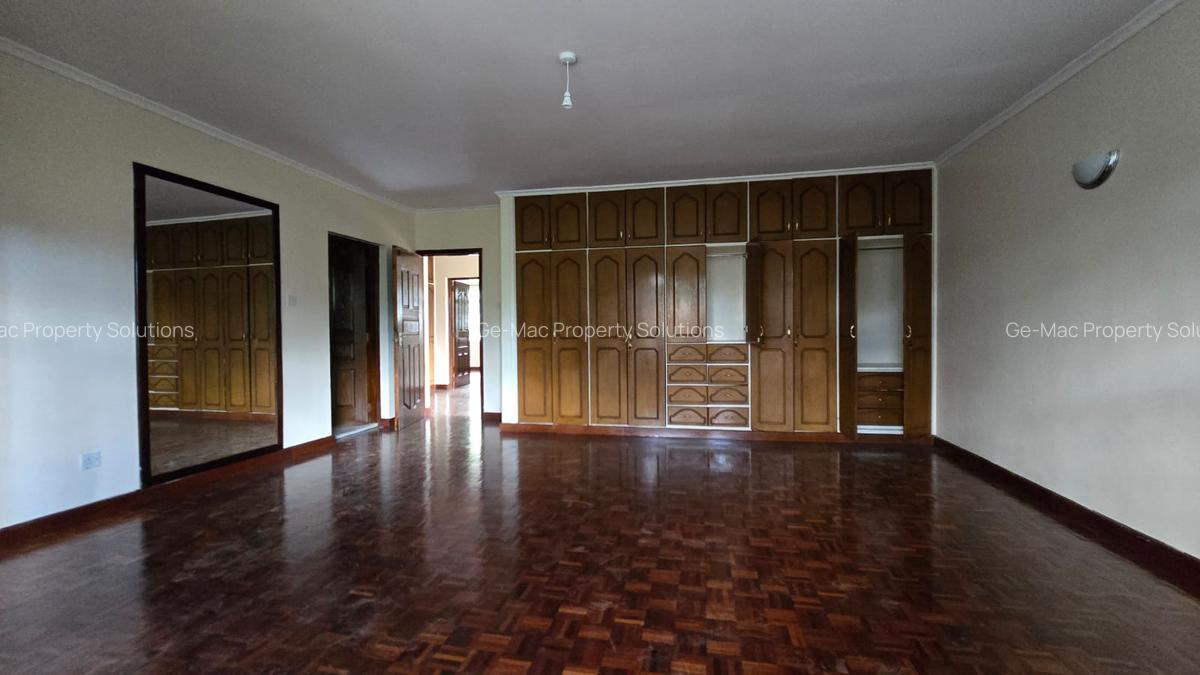4 Bed House with En Suite in Lavington - 13