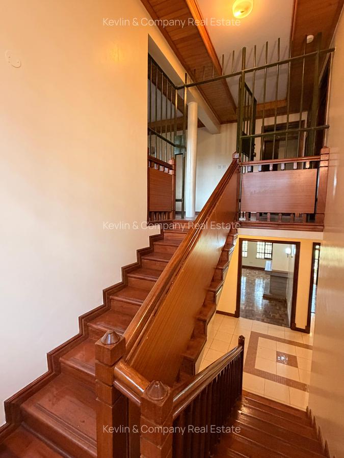 5 Bed Villa with En Suite in Nyari - 11