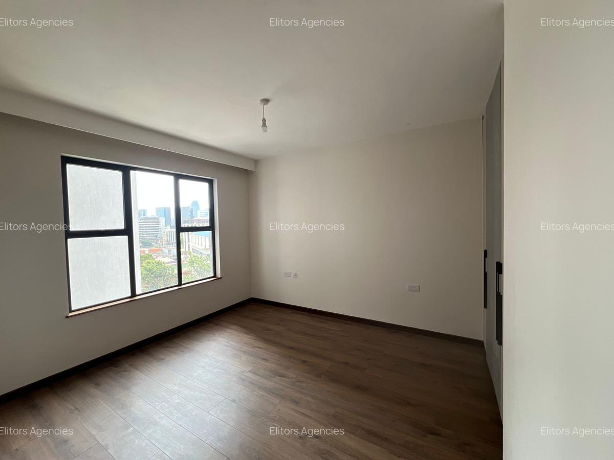 3 Bed Apartment with En Suite at Parklands Road - 17