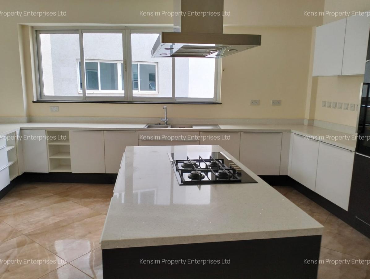 4 Bed Apartment with En Suite in Brookside - 9