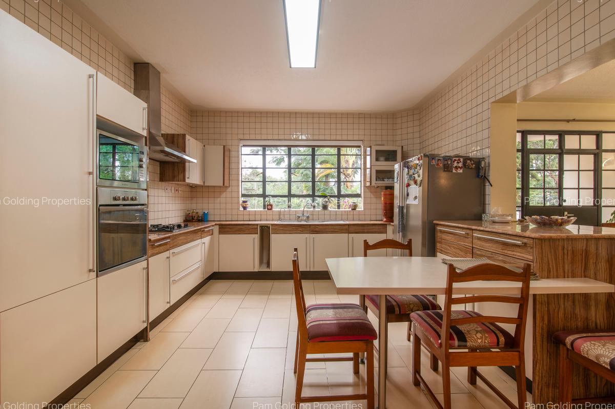 4 Bed Apartment with En Suite at General Mathenge - 7