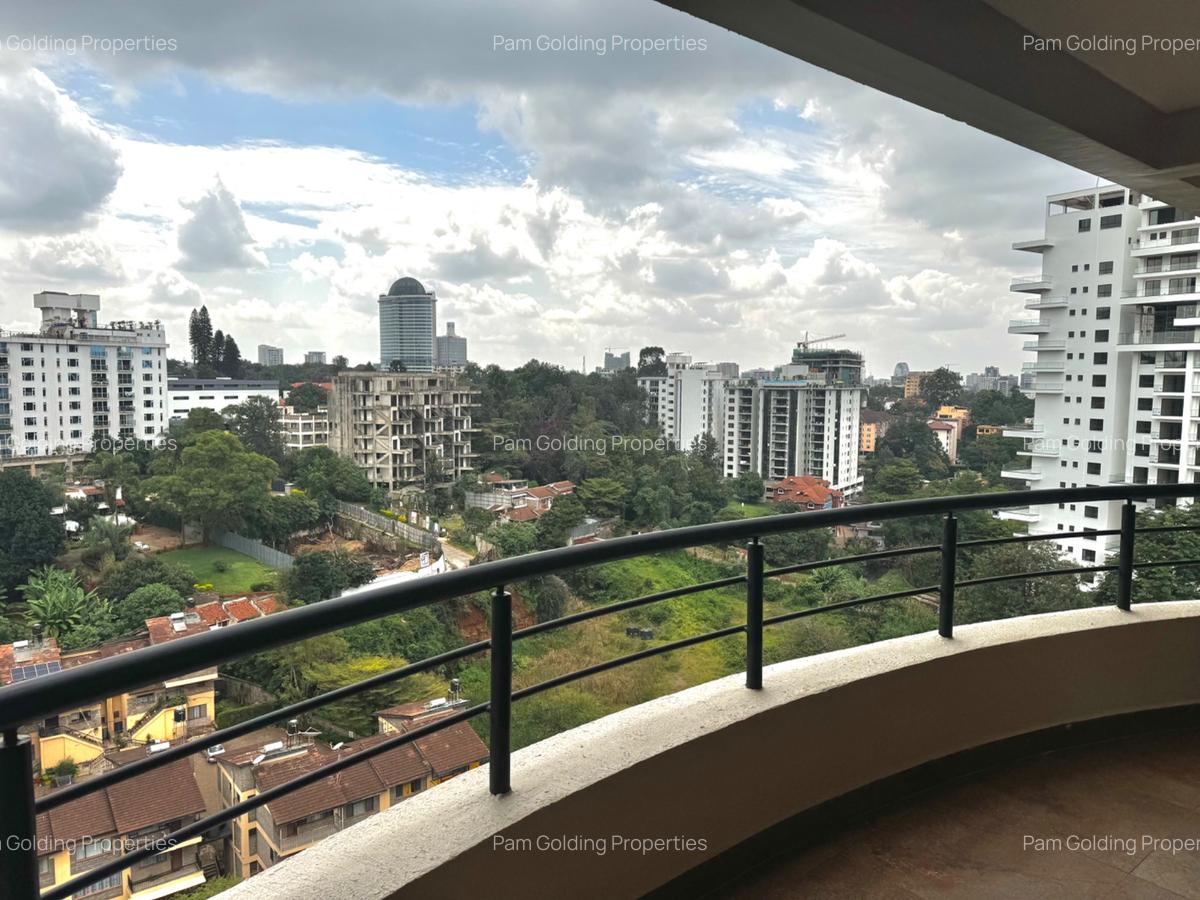 4 Bed Apartment with En Suite in Riverside - 16