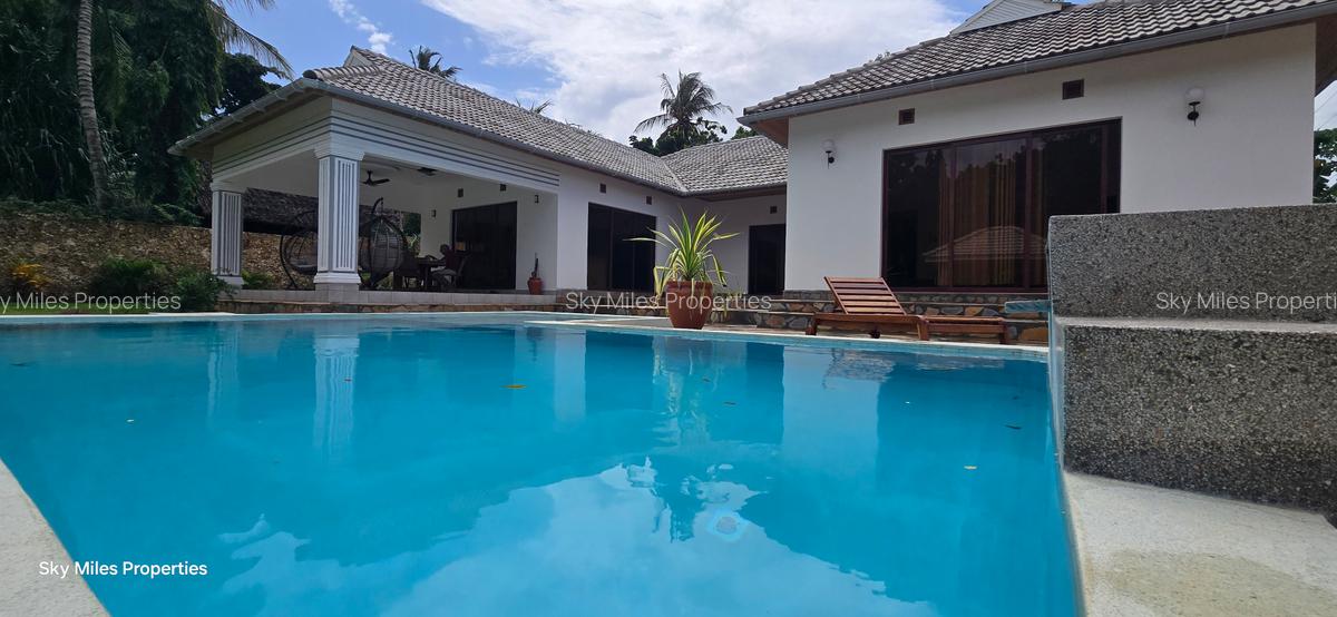 3 Bed Villa with En Suite at La-Marina - 2