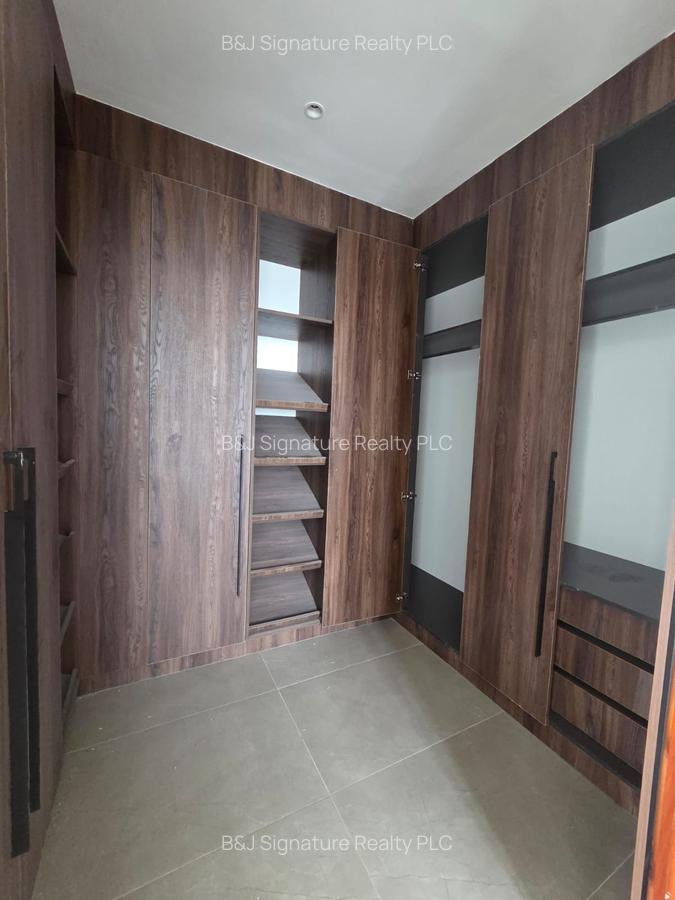 3 Bed Apartment with En Suite in Riverside - 17