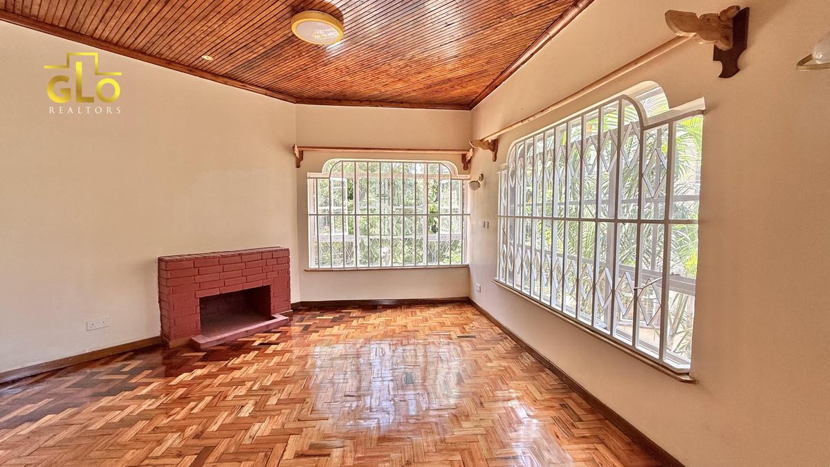 4 Bed Villa with En Suite in Spring Valley - 3