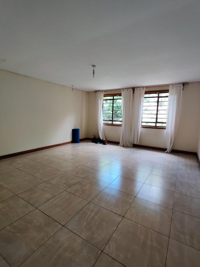 5 Bed Townhouse with En Suite in Westlands Area - 11